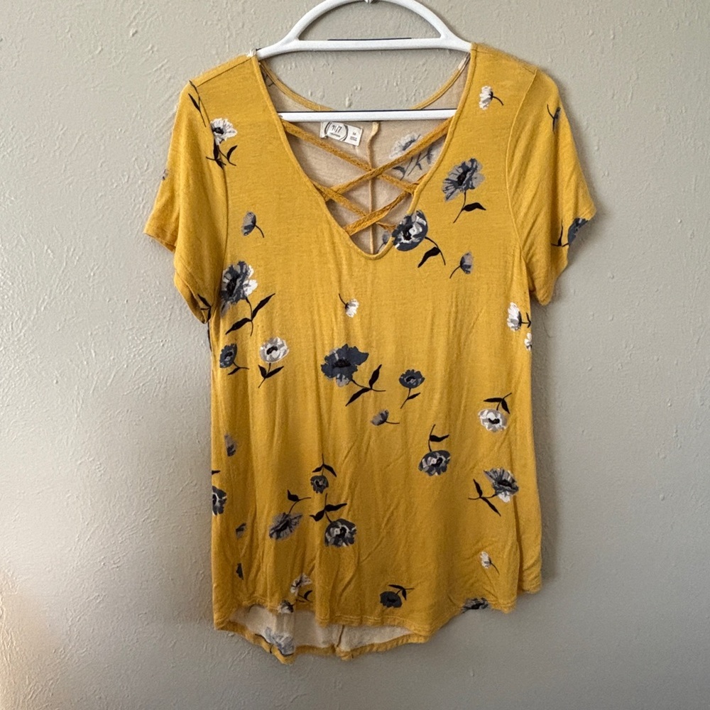Maurices 24/7 neck cross cross tshirt
